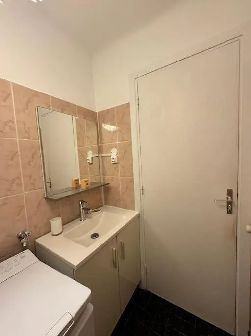 Apartment Le Saint Charles, Studio 2 Prs, 300M Plages Antibes France